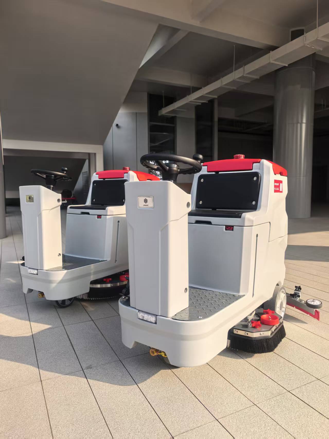 ¿Cómo elijo una fregadora de suelos autopropulsada?